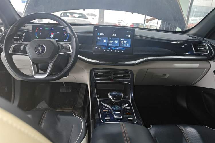 Used BYD Qin PLUS 2023 Champion Edition DM-i 120KM Leading Model Center Console