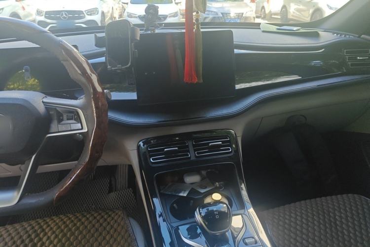 Used BYD Qin PLUS 2023 Champion Edition DM-i 55KM Leading Model Center Console
