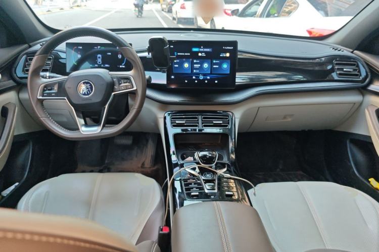 Used BYD Qin PLUS 2023 Champion Edition DM-i 55KM Leading Model Center Console