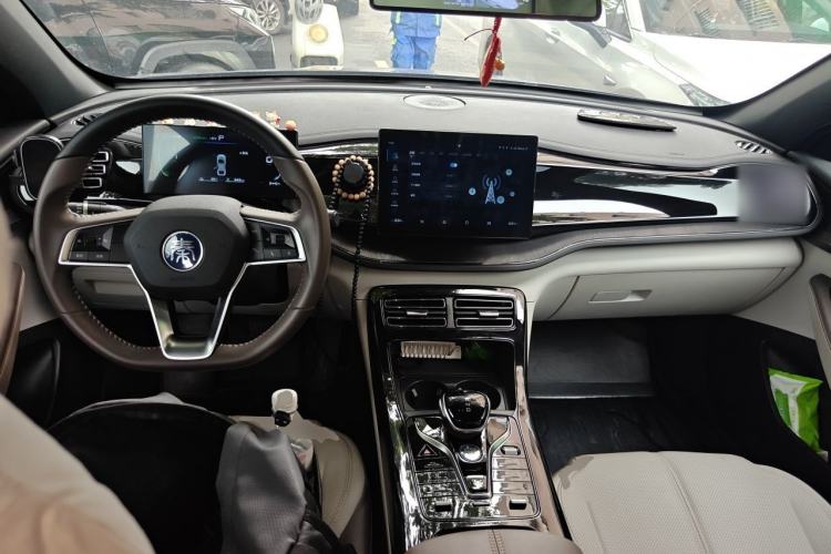 Used BYD Qin PLUS 2023 Champion Edition DM-i 55KM Leading Model Center Console