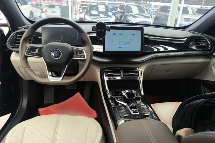 Used BYD Qin PLUS 2023 Champion Edition DM-i 55KM Leading Model Center Console