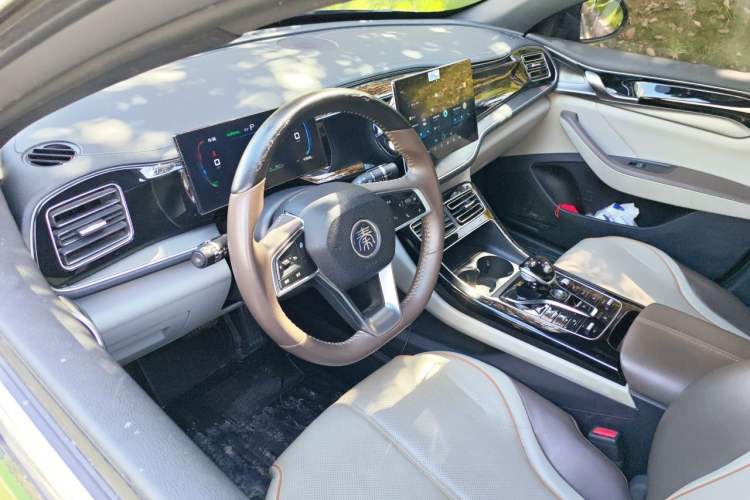 Used BYD Qin PLUS 2023 Champion Edition DM-i 120KM Leading Model Center Console