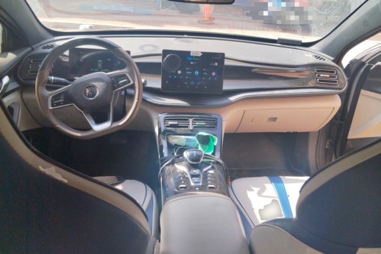 Used BYD Qin PLUS 2023 Champion Edition DM-i 55KM Leading Model Center Console