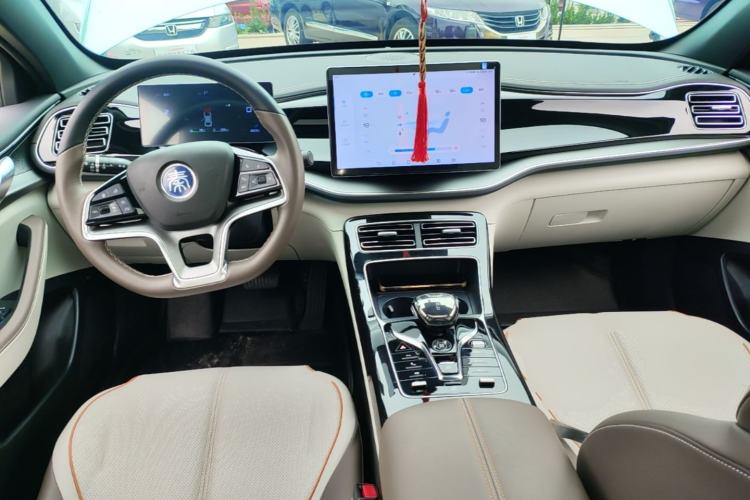 Used BYD Qin PLUS 2023 Champion Edition DM-i 120KM Excellence Model Center Console