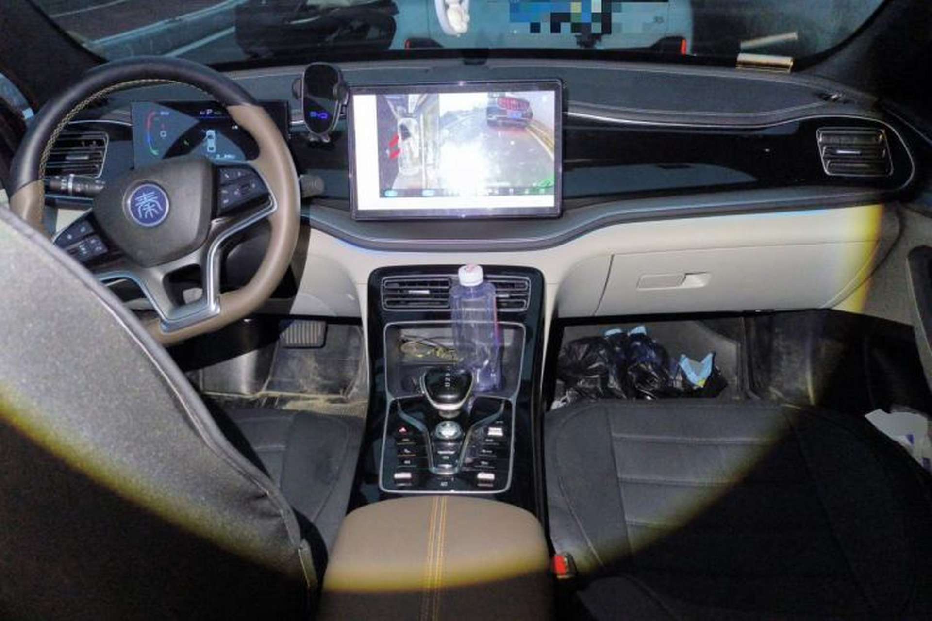 Used BYD Qin PLUS 2023 Champion Edition DM-i 120KM Excellence Model Center Console