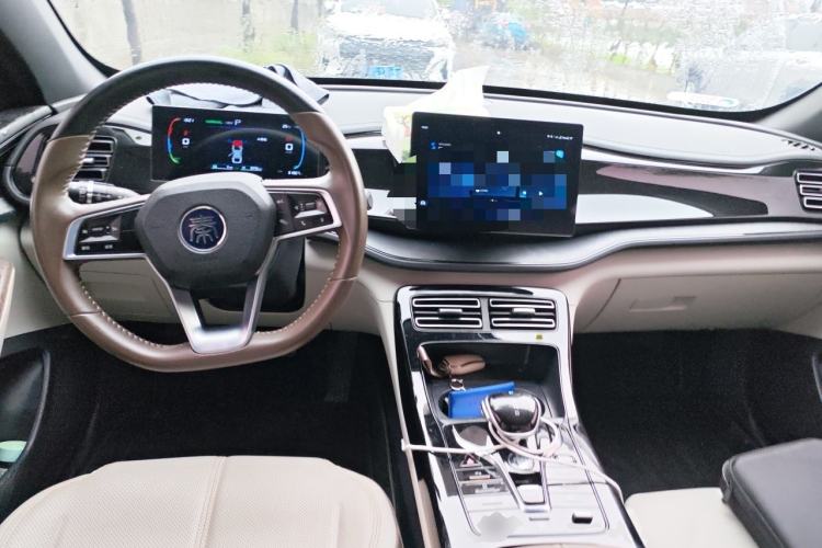 Used BYD Qin PLUS 2023 Champion Edition DM-i 55KM Leading Model Center Console