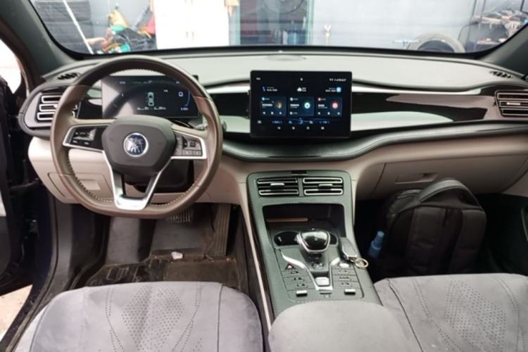 Used BYD Qin PLUS 2023 Champion Edition DM-i 55KM Leading Model Center Console