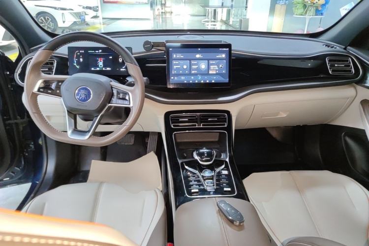 Used BYD Qin PLUS 2023 Champion Edition DM-i 55KM Superior Model Center Console