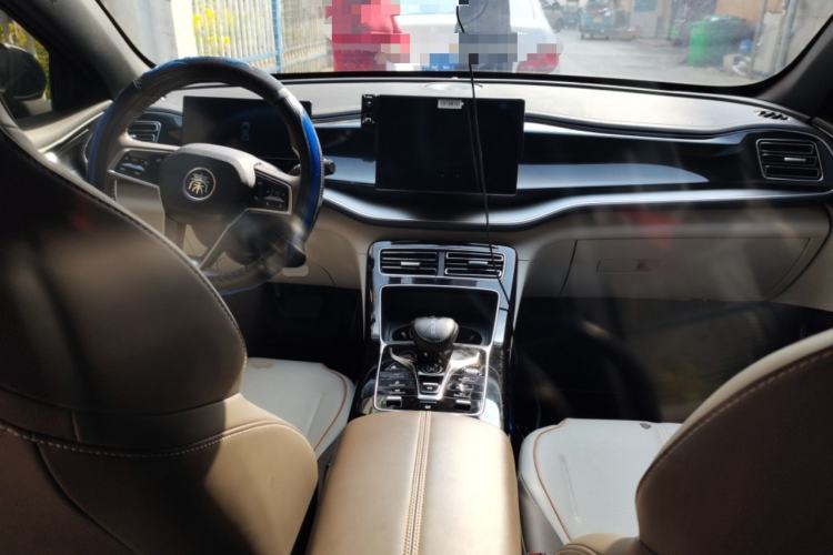 Used BYD Qin PLUS 2023 Champion Edition DM-i 120KM Leading Model Center Console