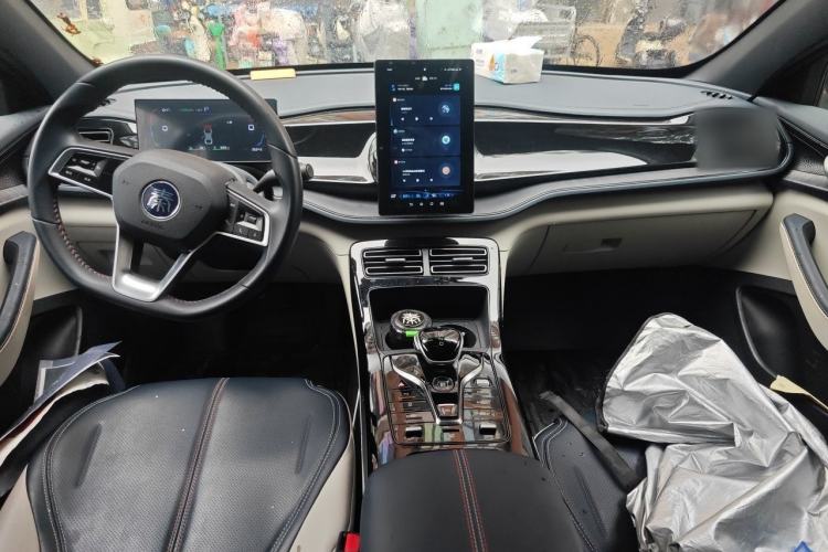Used BYD Qin PLUS 2023 Champion Edition DM-i 55KM Leading Model Center Console
