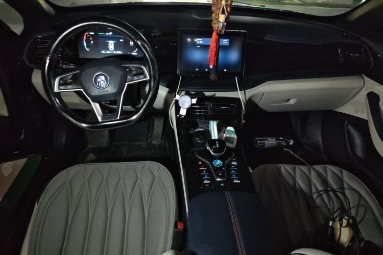 Used BYD Qin PLUS 2023 Champion Edition DM-i 55KM Leading Model Center Console
