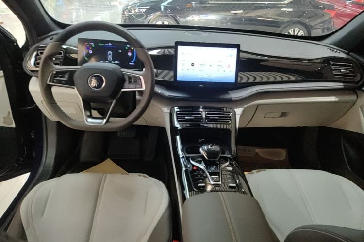 Used BYD Qin PLUS 2023 Champion Edition DM-i 55KM Leading Model Center Console