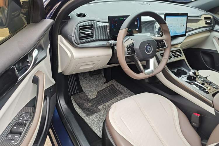 Used BYD Qin PLUS 2023 Champion Edition DM-i 55KM Leading Model Driver Seat