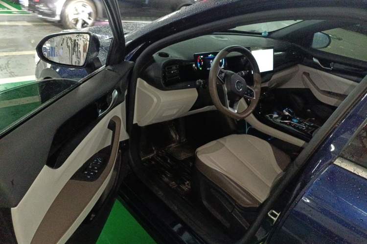 Used BYD Qin PLUS 2023 Champion Edition DM-i 55KM Leading Model Driver Seat