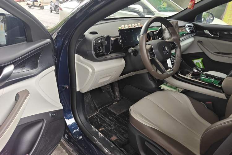 Used BYD Qin PLUS 2023 Champion Edition DM-i 55KM Leading Model Driver Seat