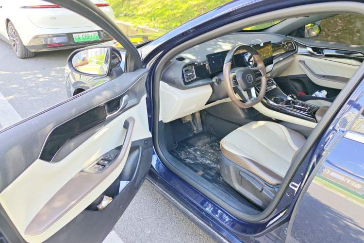 Used BYD Qin PLUS 2023 Champion Edition DM-i 120KM Leading Model Driver Seat