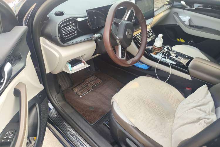 Used BYD Qin PLUS 2023 Champion Edition DM-i 55KM Leading Model Driver Seat