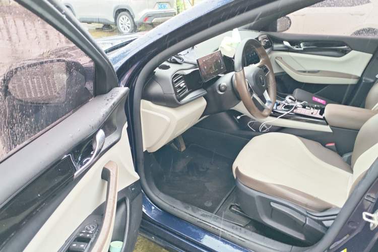 Used BYD Qin PLUS 2023 Champion Edition DM-i 55KM Leading Model Driver Seat