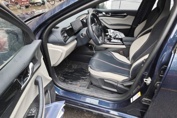 Used BYD Qin PLUS 2023 Champion Edition DM-i 55KM Leading Model Driver Seat