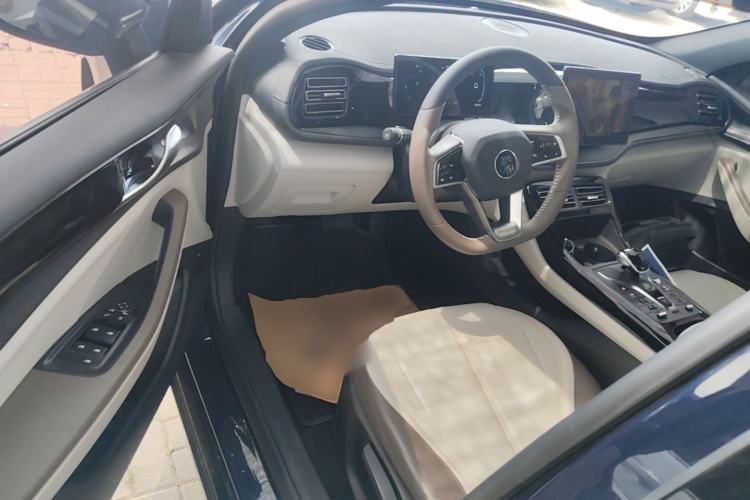Used BYD Qin PLUS 2023 Champion Edition DM-i 55KM Leading Model Driver Seat