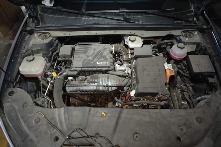 Used BYD Qin PLUS 2023 Champion Edition DM-i 120KM Beyond Model Engine Bay