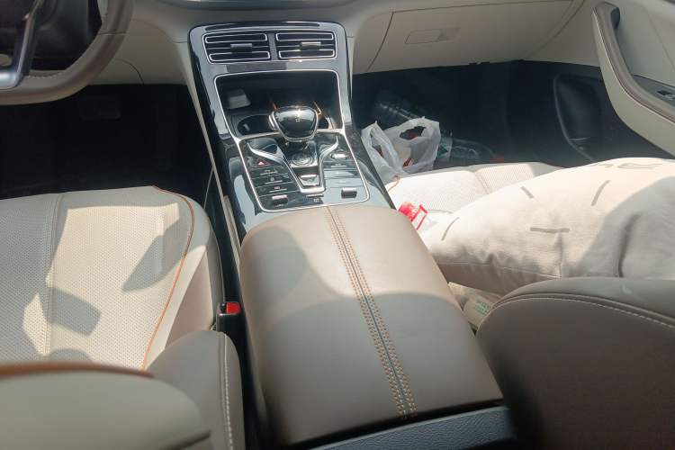 Used BYD Qin PLUS 2023 Champion Edition DM-i 55KM Leading Model Gear Lever