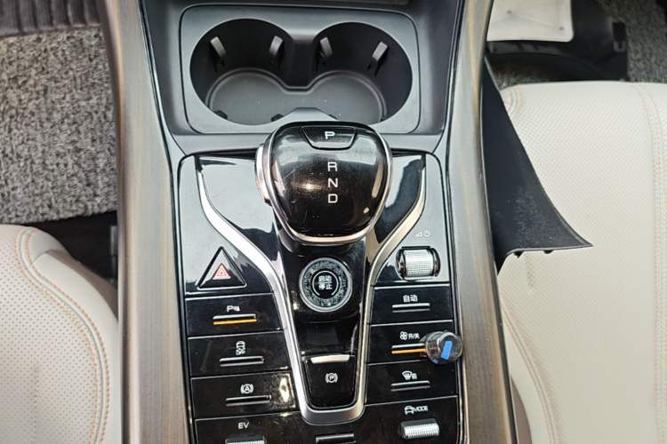 Used BYD Qin PLUS 2023 Champion Edition DM-i 55KM Leading Model Gear Lever