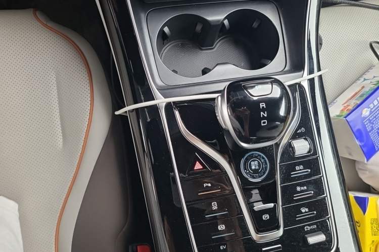 Used BYD Qin PLUS 2023 Champion Edition DM-i 55KM Superior Model Gear Lever