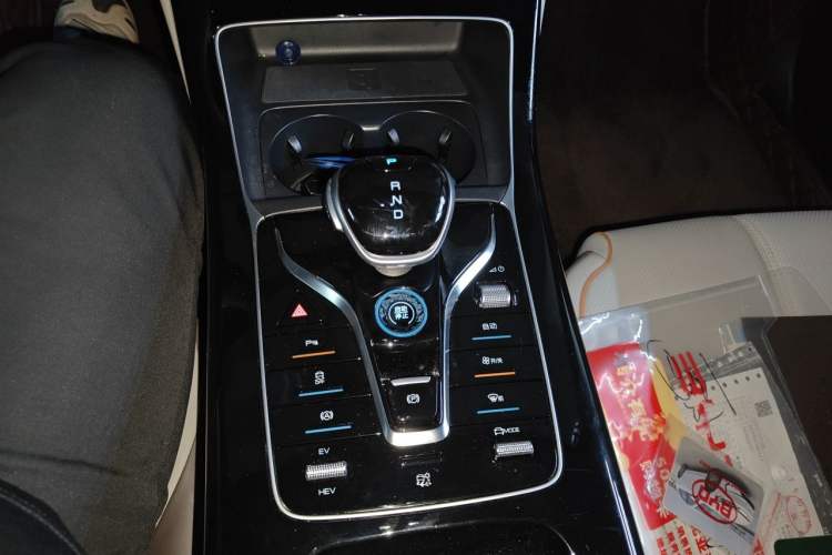 Used BYD Qin PLUS 2023 Champion Edition DM-i 120KM Beyond Model Gear Lever