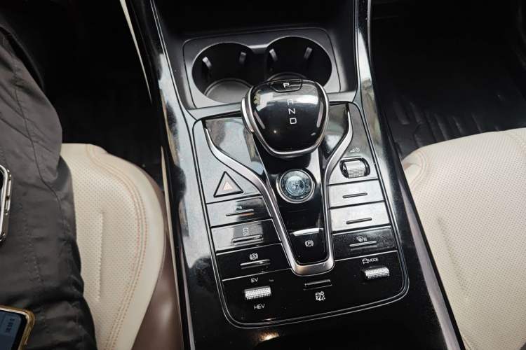 Used BYD Qin PLUS 2023 Champion Edition DM-i 55KM Leading Model Gear Lever