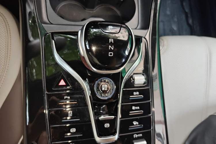 Used BYD Qin PLUS 2023 Champion Edition DM-i 55KM Leading Model Gear Lever