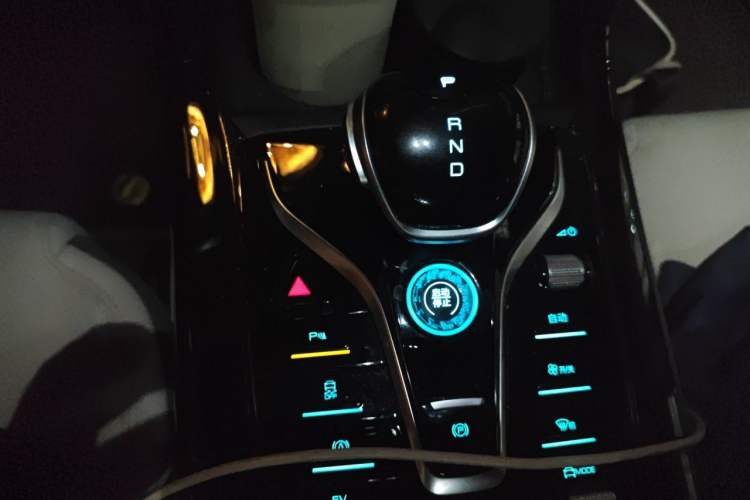 Used BYD Qin PLUS 2023 Champion Edition DM-i 55KM Leading Model Gear Lever