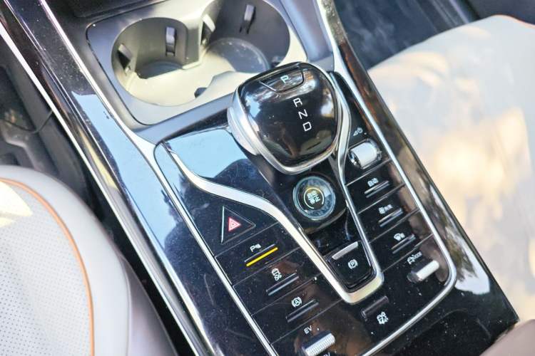 Used BYD Qin PLUS 2023 Champion Edition DM-i 120KM Leading Model Gear Lever