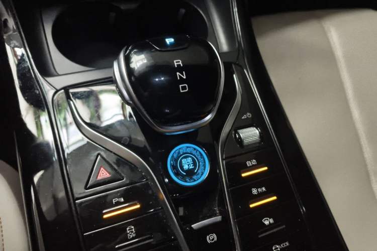 Used BYD Qin PLUS 2023 Champion Edition DM-i 55KM Leading Model Gear Lever