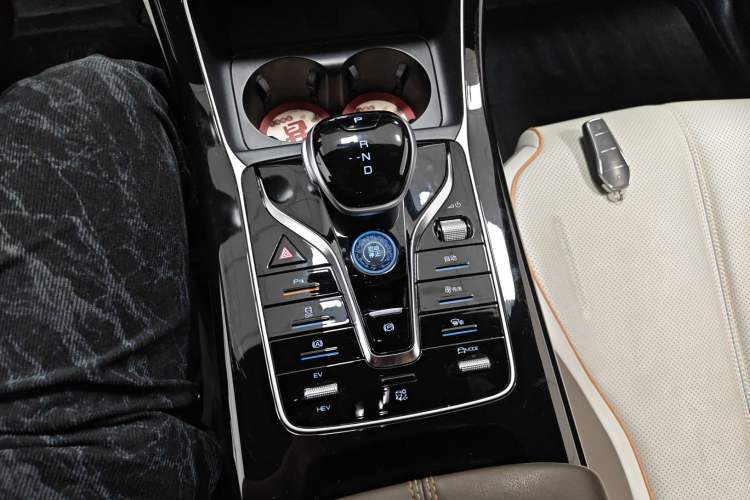 Used BYD Qin PLUS 2023 Champion Edition DM-i 120KM Beyond Model Gear Lever