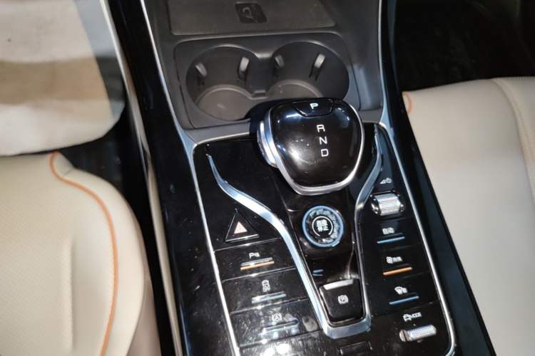 Used BYD Qin PLUS 2023 Champion Edition DM-i 55KM Superior Model Gear Lever