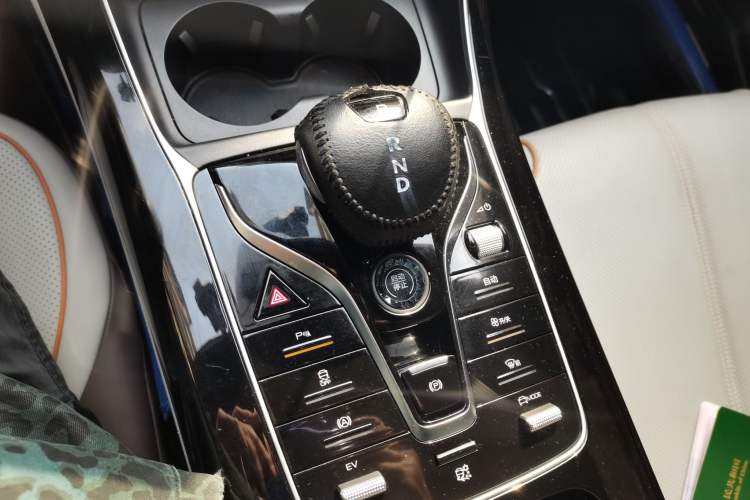 Used BYD Qin PLUS 2023 Champion Edition DM-i 120KM Leading Model Gear Lever
