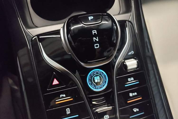 Used BYD Qin PLUS 2023 Champion Edition DM-i 55KM Leading Model Gear Lever