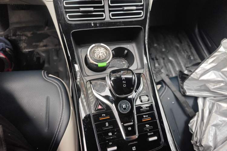 Used BYD Qin PLUS 2023 Champion Edition DM-i 55KM Leading Model Gear Lever