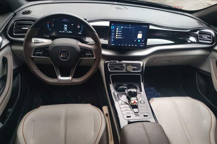 Used BYD Qin PLUS 2023 Champion Edition DM-i 120KM Leading Model Headliner