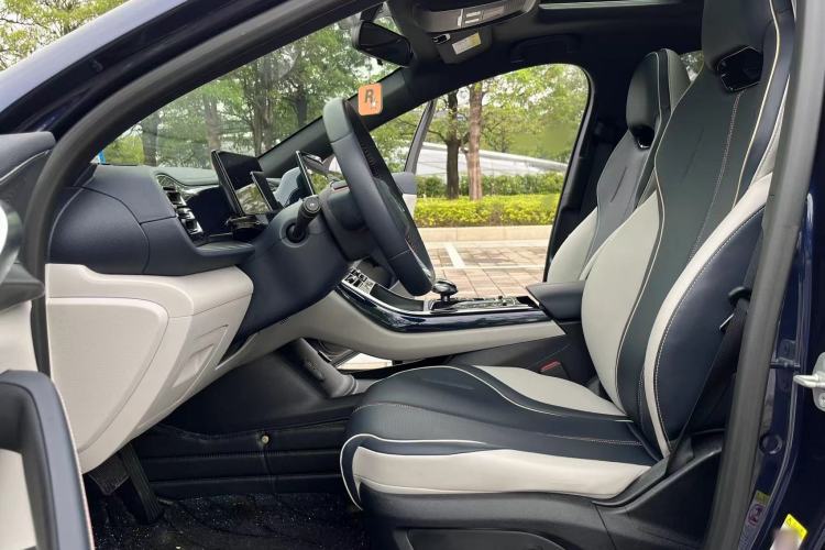 Used BYD Qin PLUS 2023 Champion Edition DM-i 55KM Superior Model Interior 2