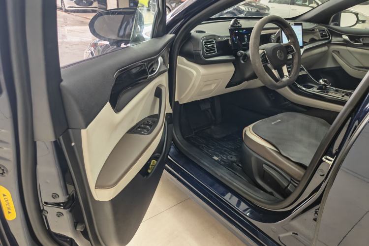Used BYD Qin PLUS 2023 Champion Edition DM-i 120KM Leading Model Interior 2