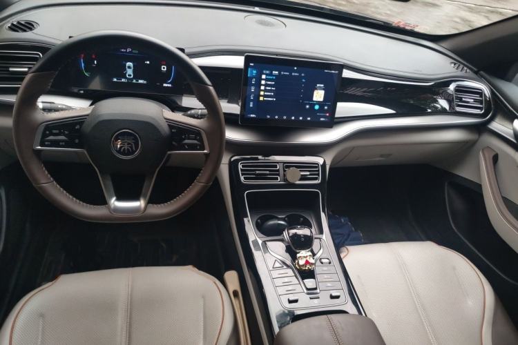 Used BYD Qin PLUS 2023 Champion Edition DM-i 120KM Leading Model Interior 2