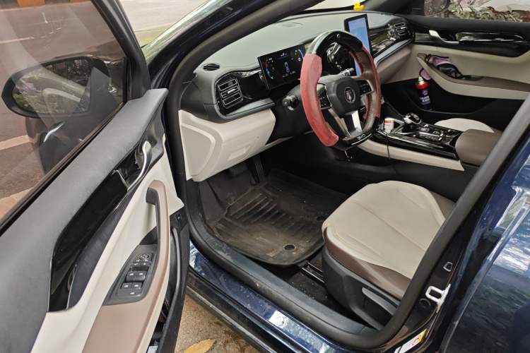 Used BYD Qin PLUS 2023 Champion Edition DM-i 55KM Leading Model Interior 3