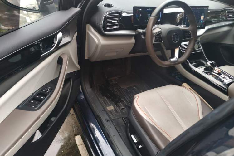 Used BYD Qin PLUS 2023 Champion Edition DM-i 120KM Leading Model Interior 3