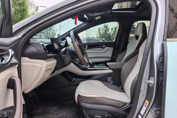 Used BYD Qin PLUS 2023 Champion Edition DM-i 120KM Excellence Model Interior 4