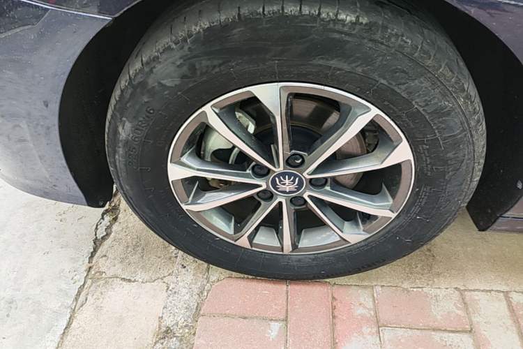 Used BYD Qin PLUS 2023 Champion Edition DM-i 55KM Leading Model Left Front Wheel Hub