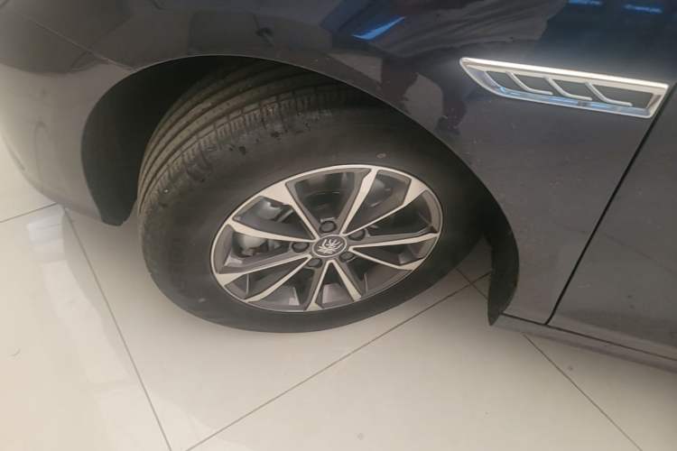 Used BYD Qin PLUS 2023 Champion Edition DM-i 55KM Leading Model Left Front Wheel Hub
