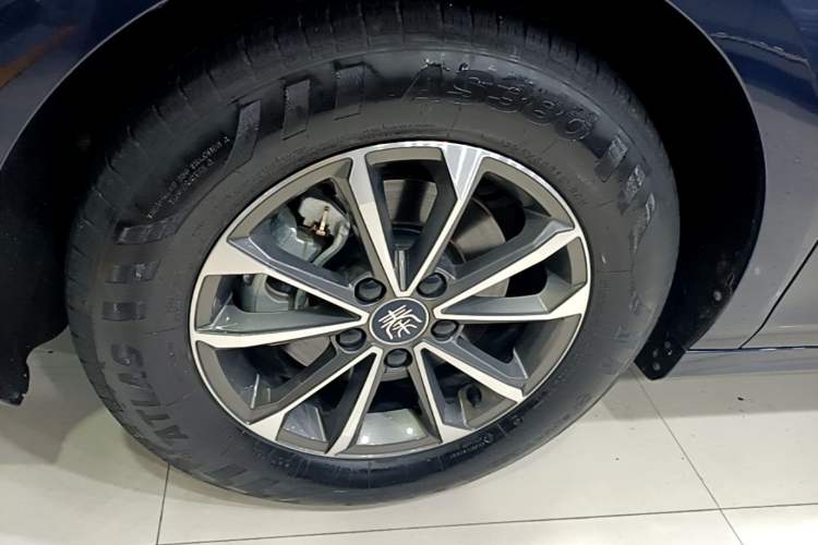 Used BYD Qin PLUS 2023 Champion Edition DM-i 55KM Leading Model Left Front Wheel Hub