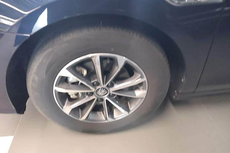 Used BYD Qin PLUS 2023 Champion Edition DM-i 55KM Leading Model Left Front Wheel Hub